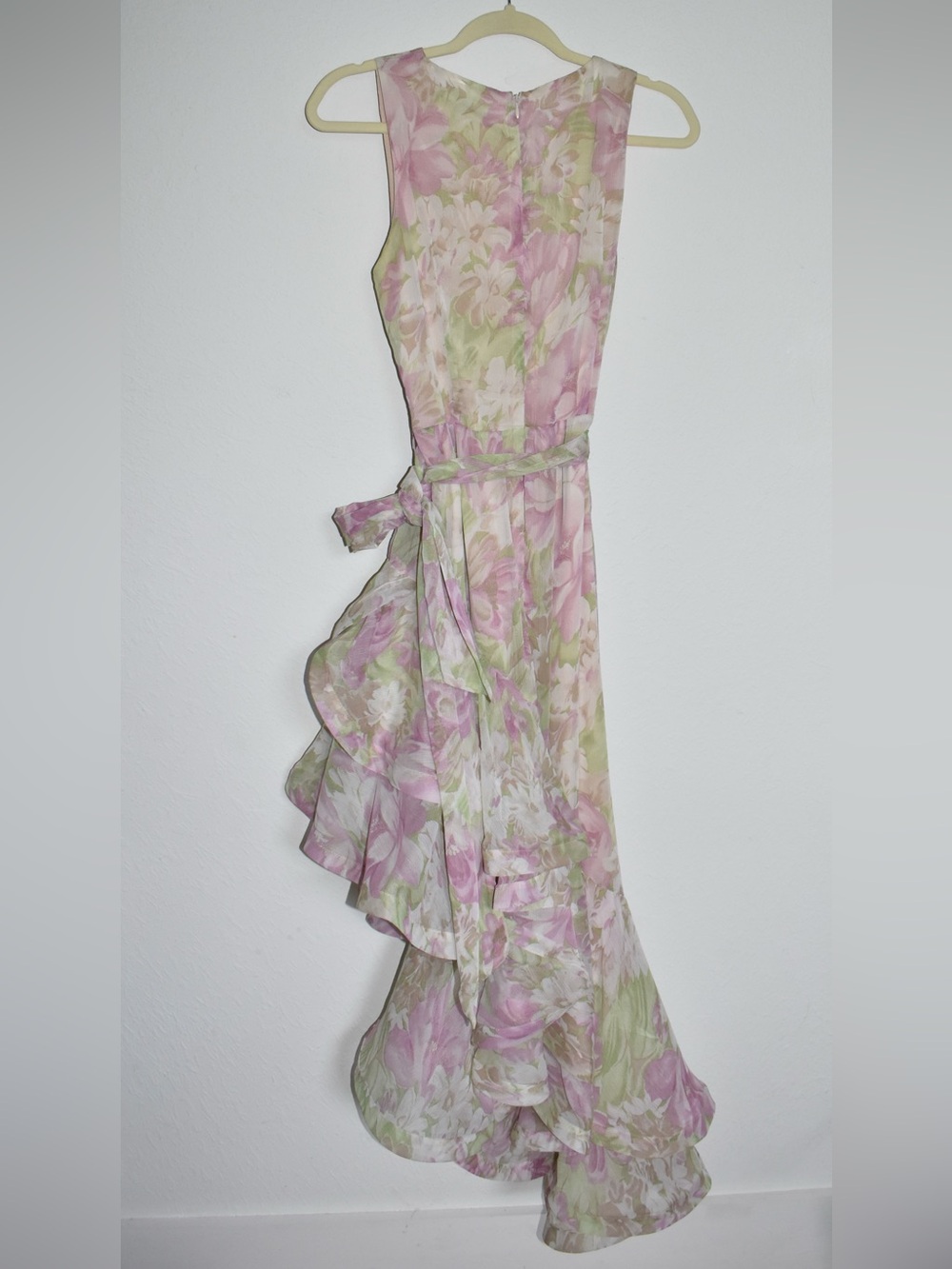 🌸 Elliatt Lacinda Floral Ruffle Tie Waist Asymmetric Gown – Size M 🌸 - Picture 4 of 8